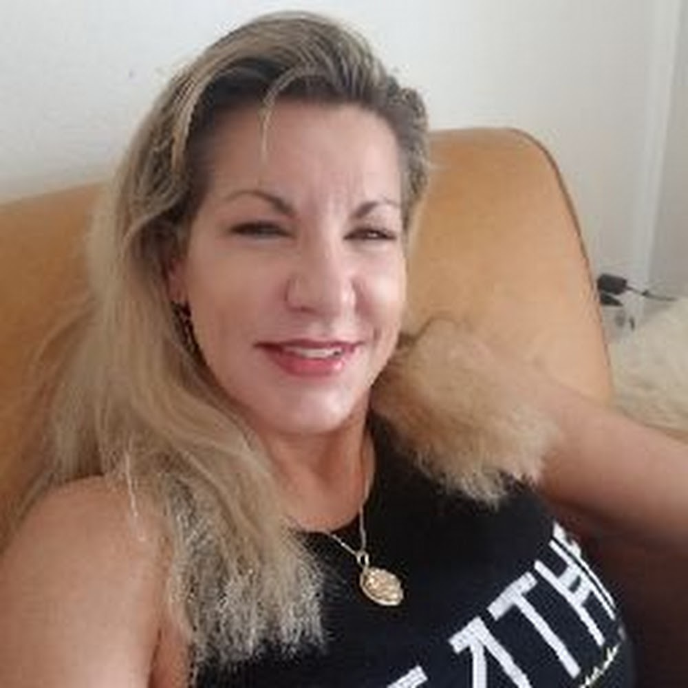 Meet your Posher, Cynthia